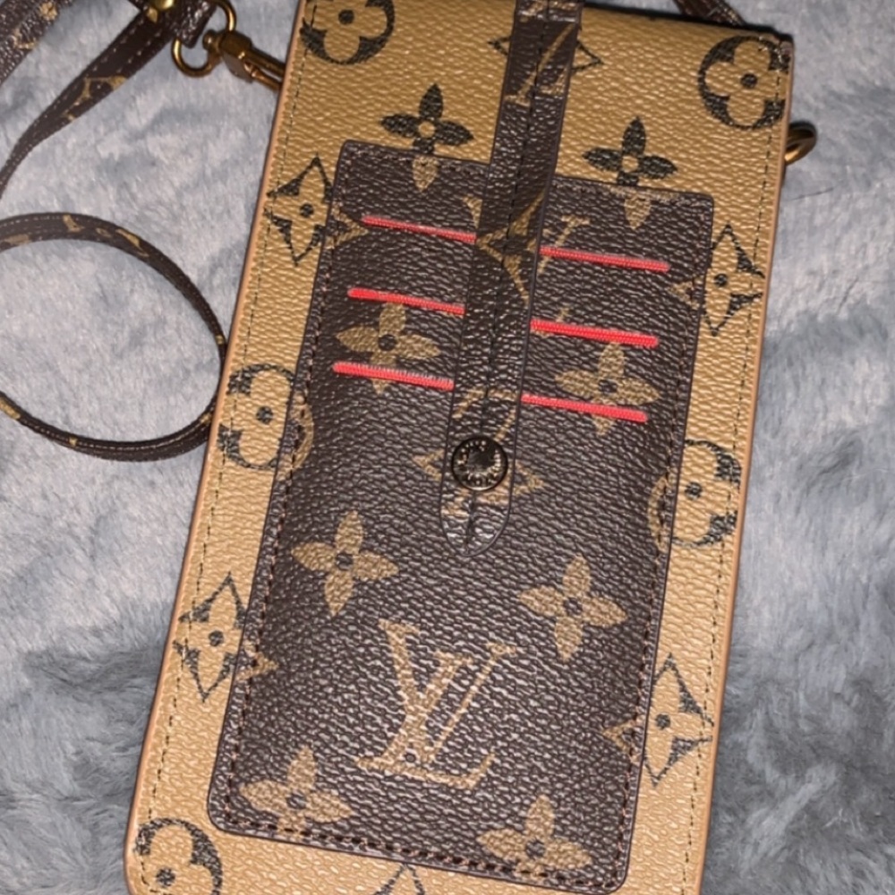 Beautiful crossbody iPhone and credit card holder